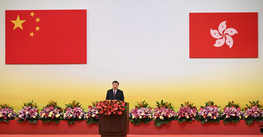 Xi Jinping le dice a un Hong Kong silenciado que el poder político es para los patriotas