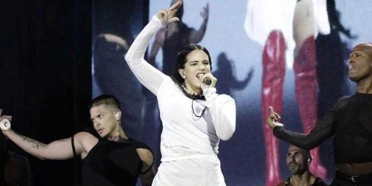 "Quiero que estéis bien": Rosalía pausa su concierto en Sevilla por el desmayo de un fan