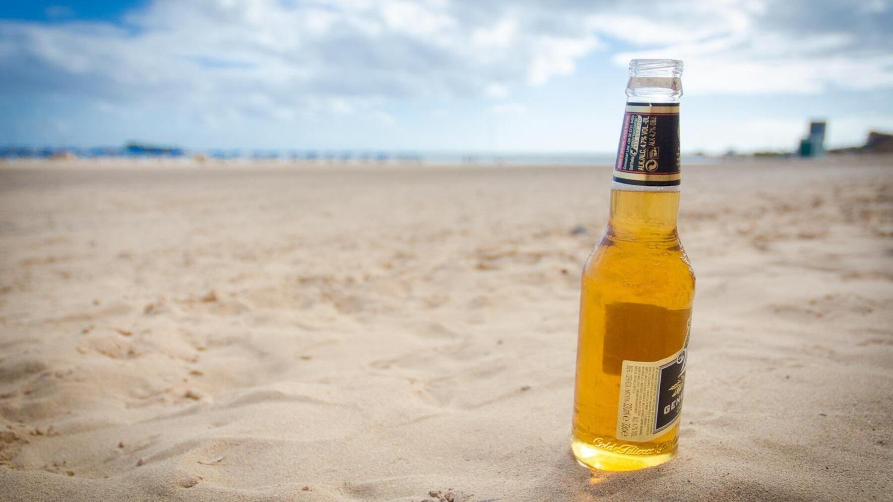 ¿Cómo mantener la bebida fría en la playa? Trucos infalibles