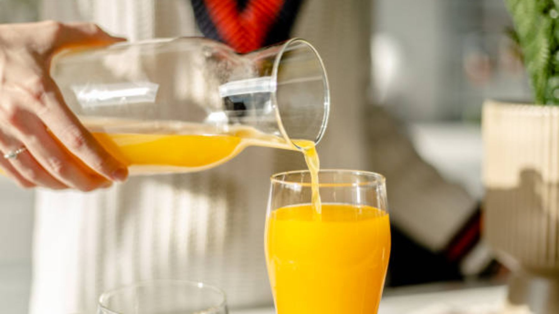 ¿Es cierto que el zumo de naranja pierde sus vitaminas si no se bebe rápido?
