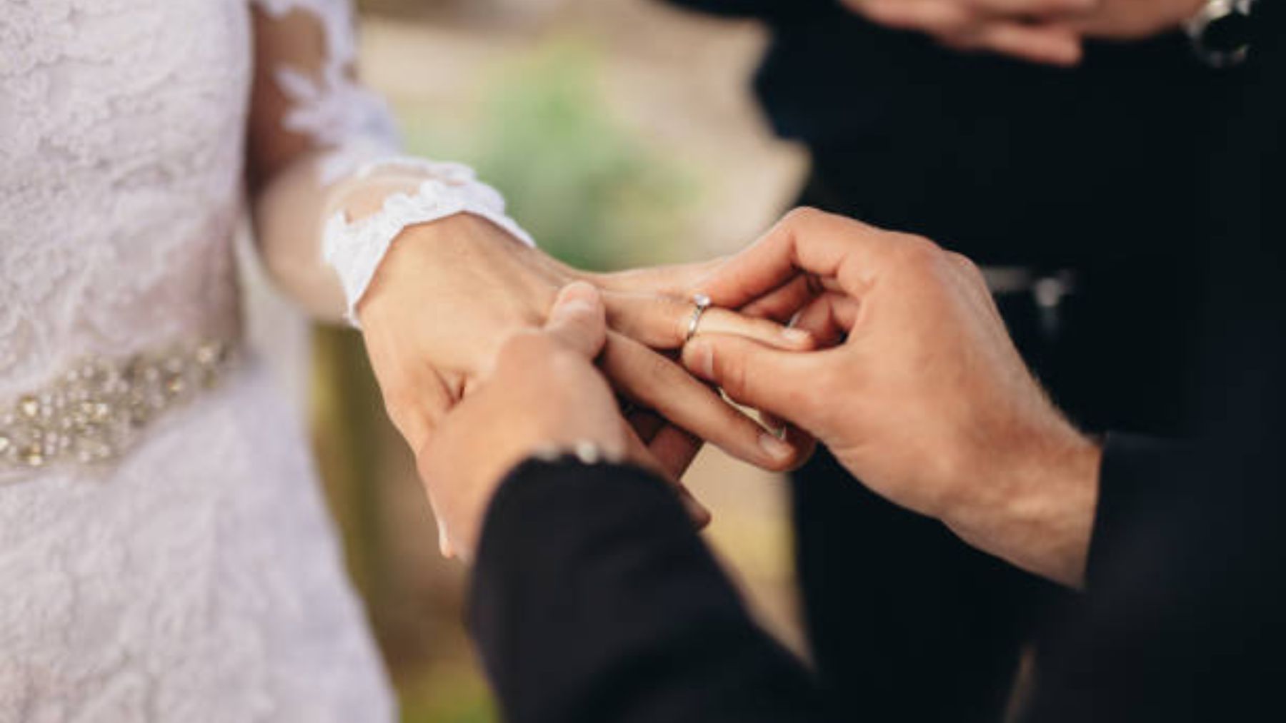 ¿Por qué se lleva el anillo de bodas en el dedo anular?
