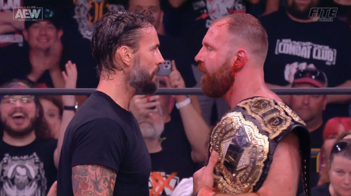 CM Punk regresa a AEW Dynamite y confronta a Jon Moxley