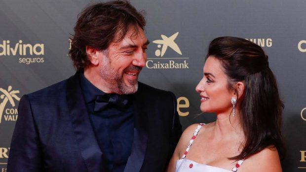 Javier Bardem y Penélope Cruz en la alfombra roja de la 36 edición de los Premios Goya 2022