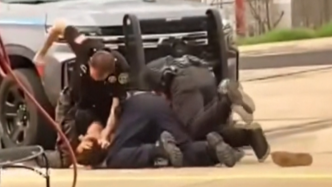 video muestra golpiza policial en Arkansas