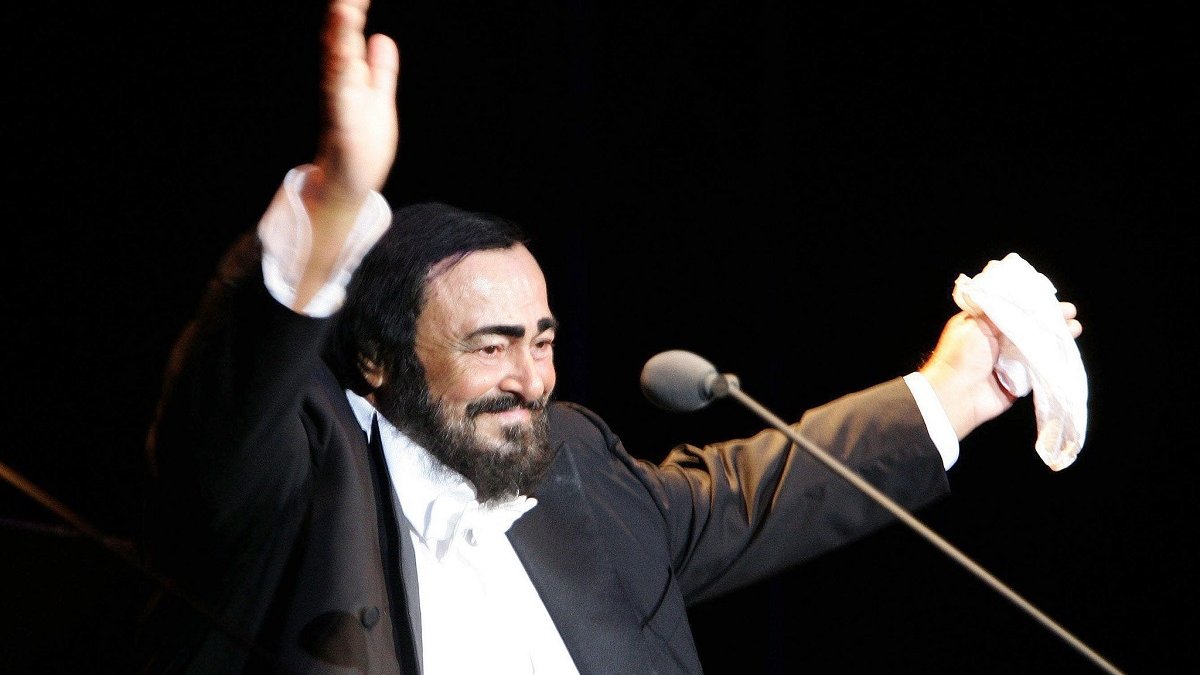 Develan estrella póstuma a Pavarotti en Paseo de la Fama de Hollywood