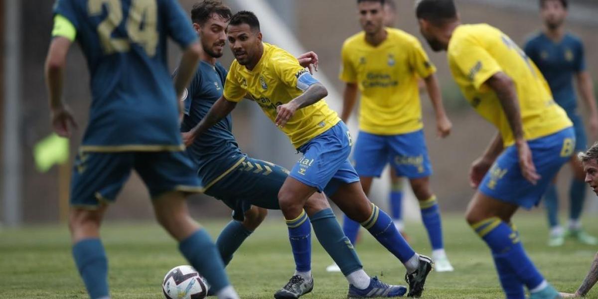 2-0: Las Palmas vence a su filial con goles de Moleiro y Benito
