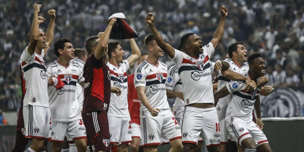 2-1: Al Sao Paulo le salvan los penaltis