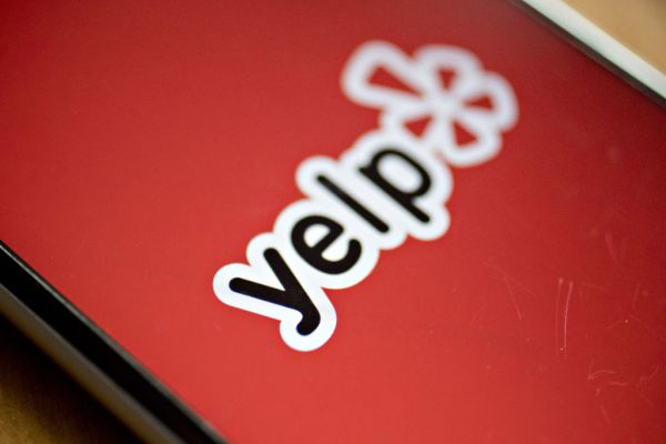 Actualización de Yelp para advertir a los consumidores que los Crisis Pregnancy Centers no son proveedores de servicios de aborto