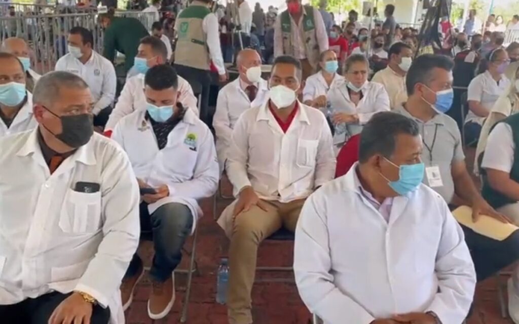 Afirma IMSS que contratación de médicos cubanos no es esclavitud moderna