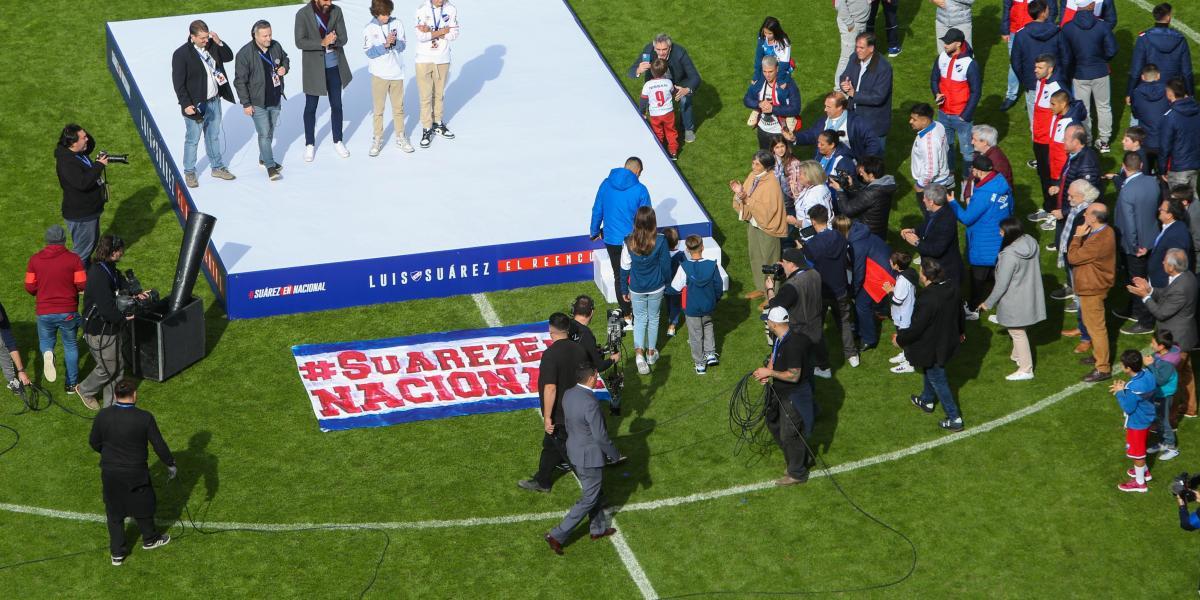 Así fue el espectacular recibimiento a Luis Suárez en Nacional