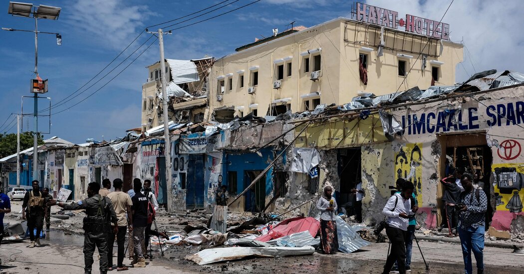 Ataque de Shabab en hotel somalí termina con 21 muertos, dicen funcionarios