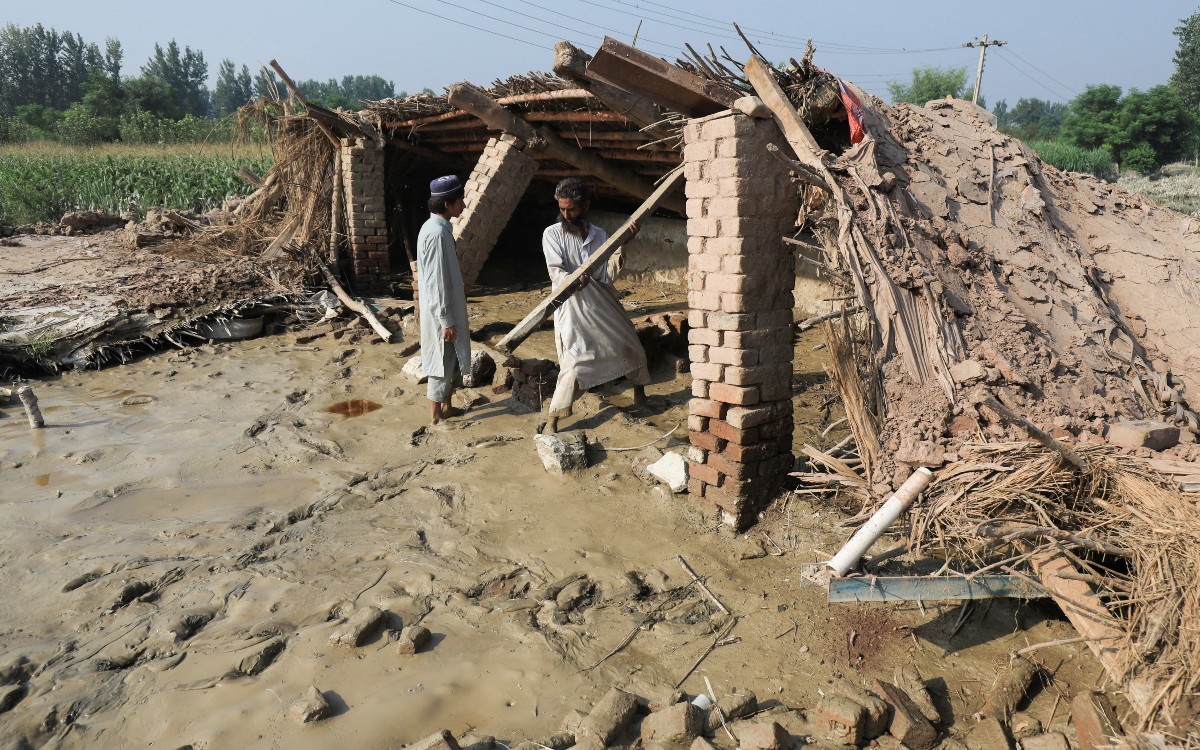 Ayuda mundial comienza a llegar a Pakistán; catastróficas inundaciones abruman al país