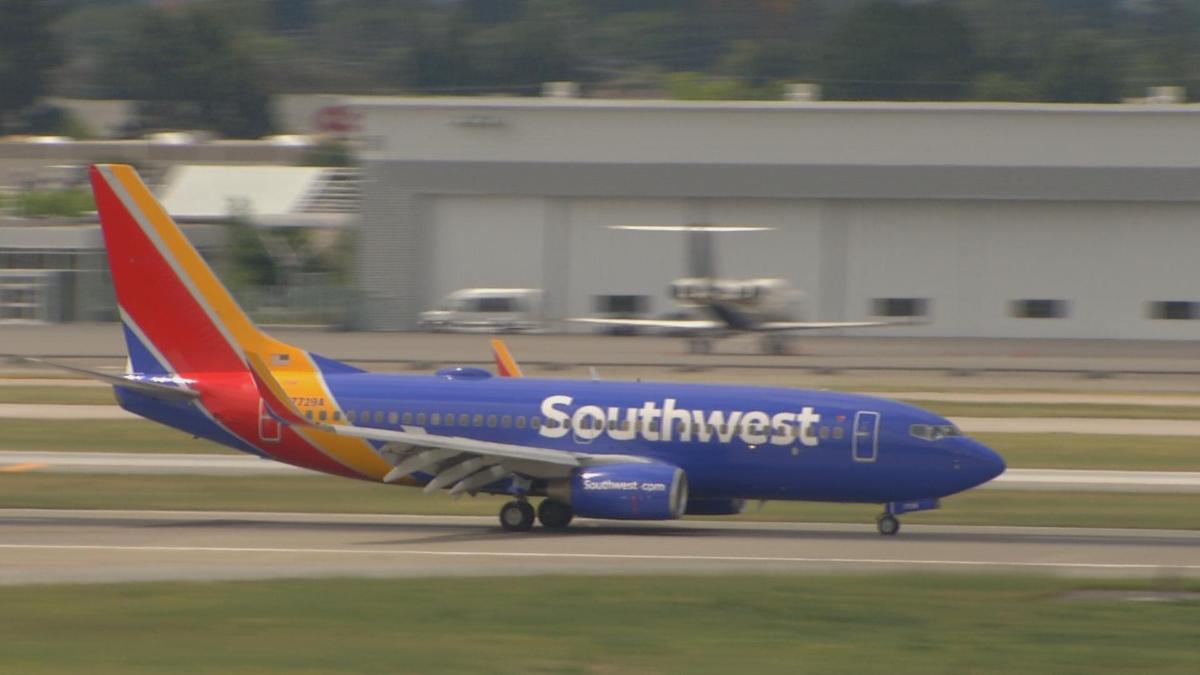 Azafata de Southwest Airlines se fractura en aterrizaje forzoso