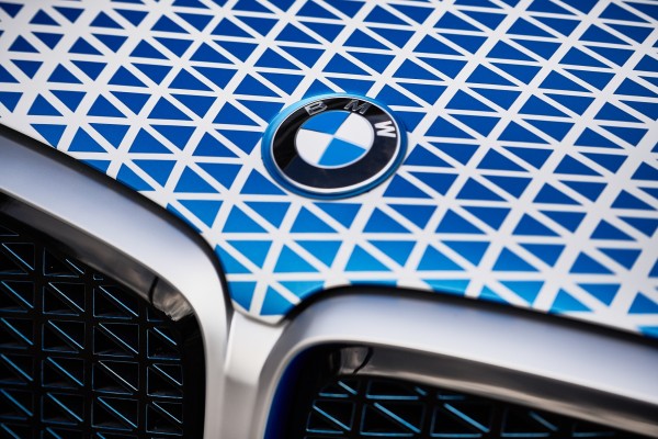 BMW cubre su apuesta EV, parece estar listo para repetir los errores del pasado