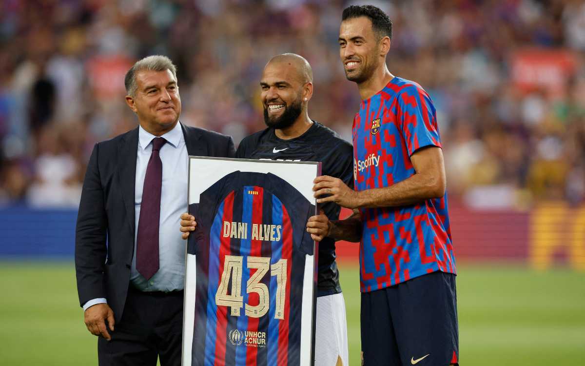 Barcelona homenajea a Dani Alves… ‘una vez culé siempre culé’