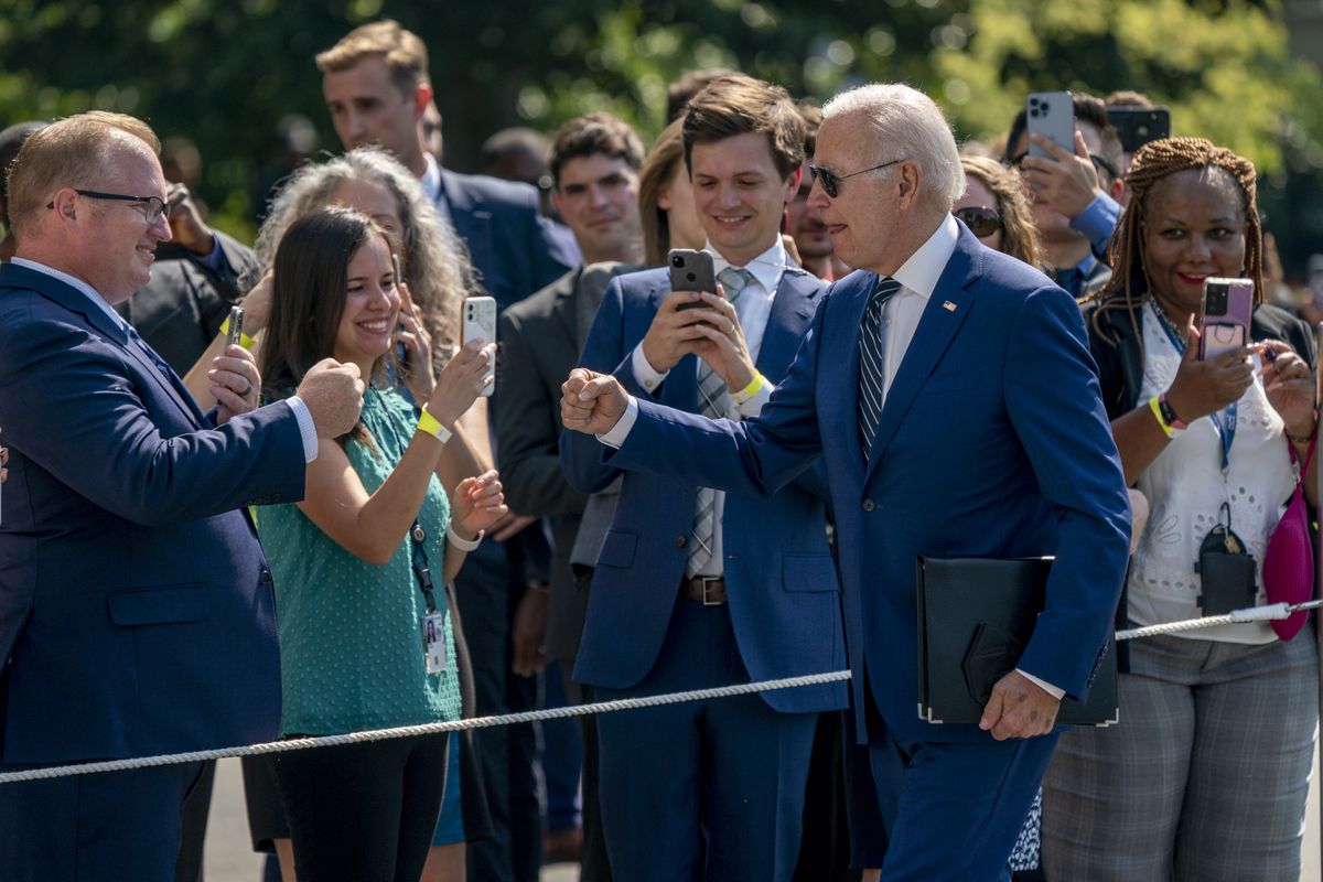 Biden anuncia la condonación parcial de la deuda universitaria en un guiño a los votantes jóvenes