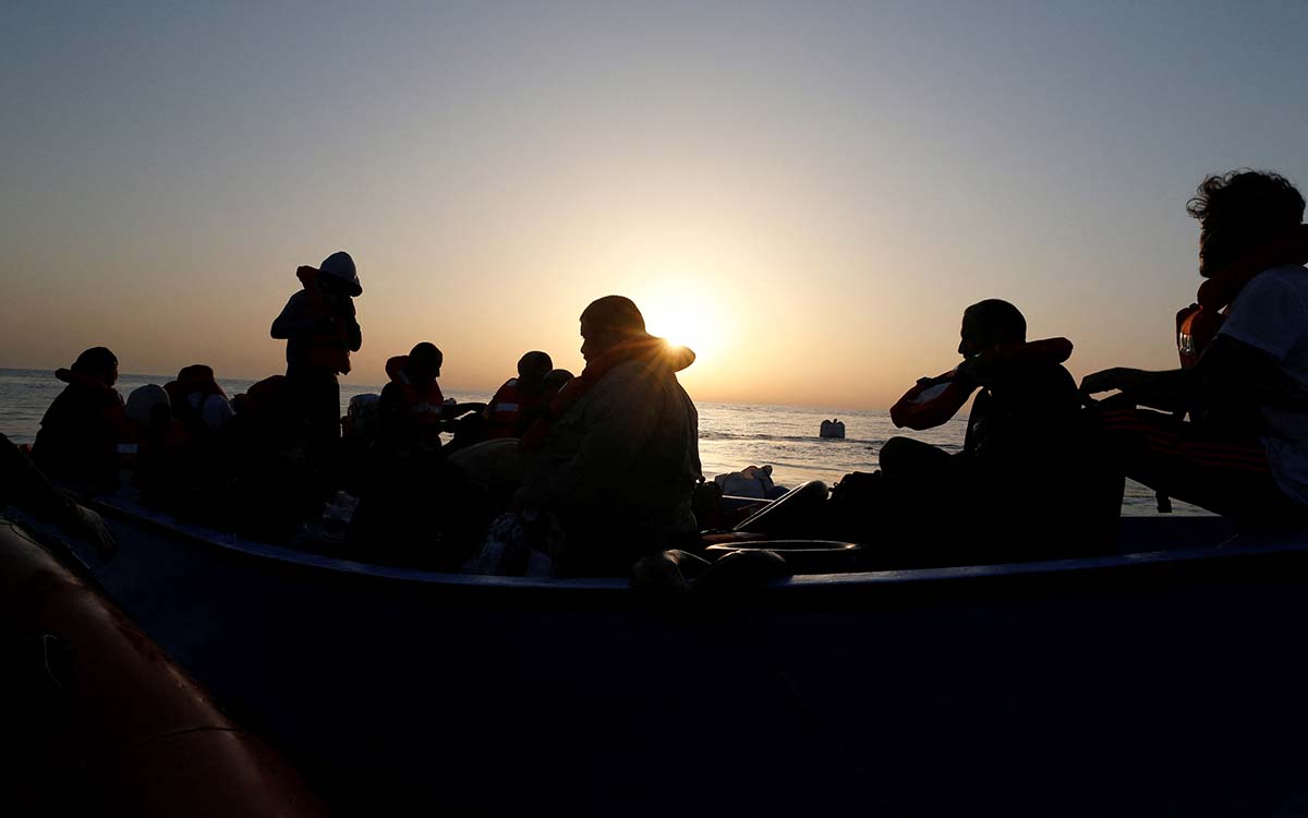 Buscan a decenas de desaparecidos tras naufragio en el mar Egeo