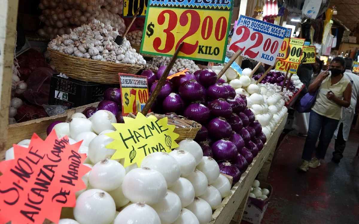 Cebolla, papa y tortilla, los productos golpeados por la inflación a pesar del plan de AMLO