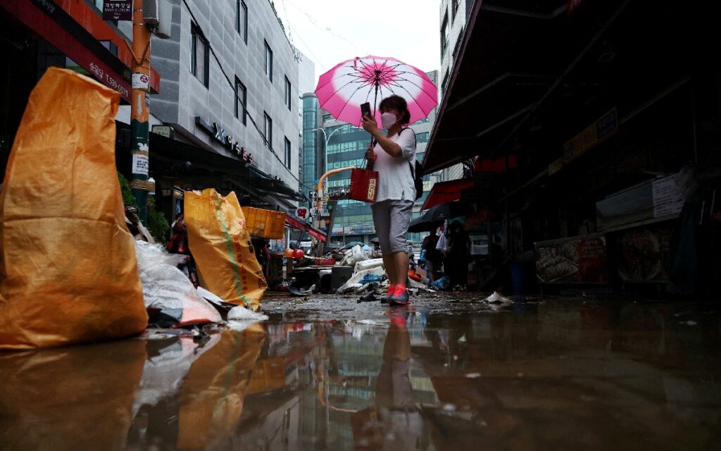 Como escena de "Parasite": Inundaciones exponen la disparidad social en Corea del Sur