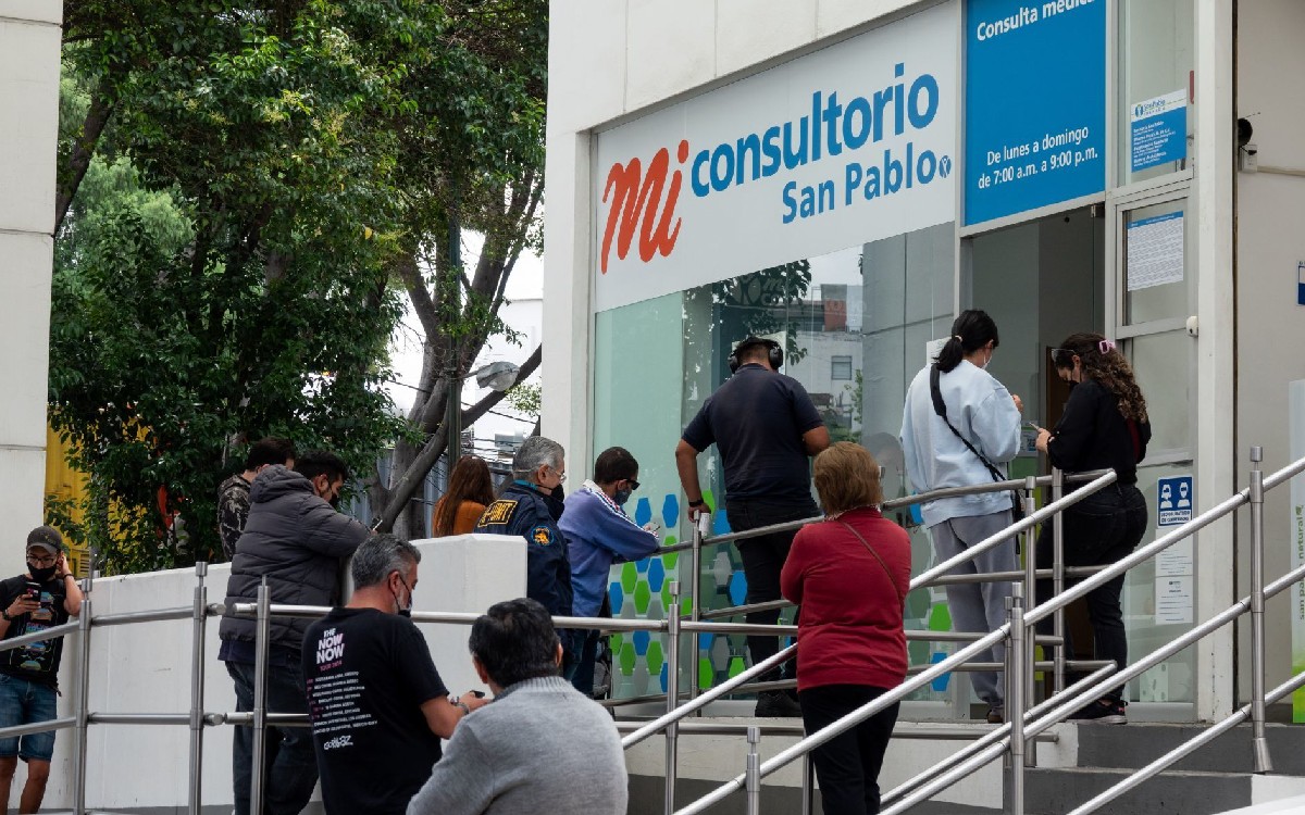 Consultorios de farmacias “son un tercer proveedor de servicios de salud” en México: investigador UNAM