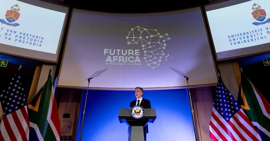 EE. UU. promueve la democracia en África mientras las naciones rivales amplían su influencia