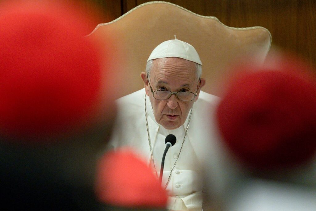 El Papa inicia el debate sobre el futuro de la Iglesia con todos sus cardenales