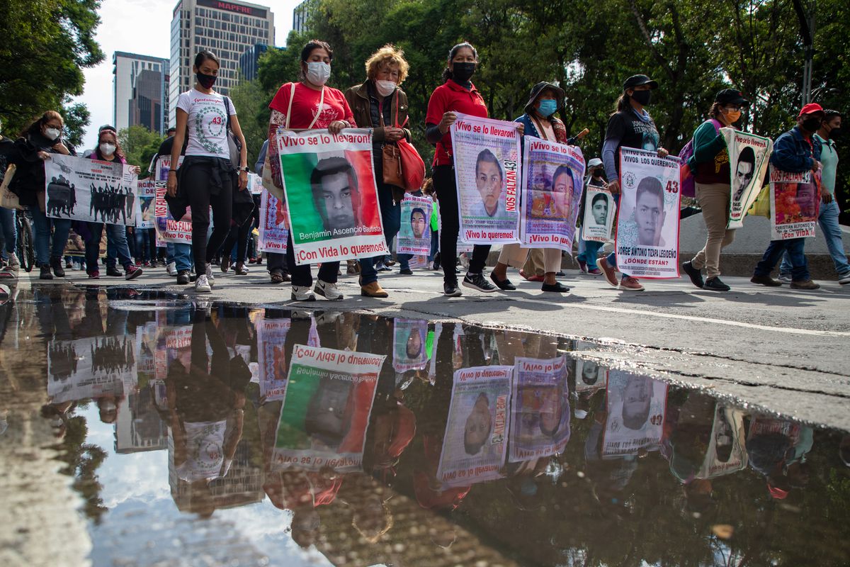 El grupo de expertos del ‘caso Ayotzinapa’ marca distancias con el informe presidencial