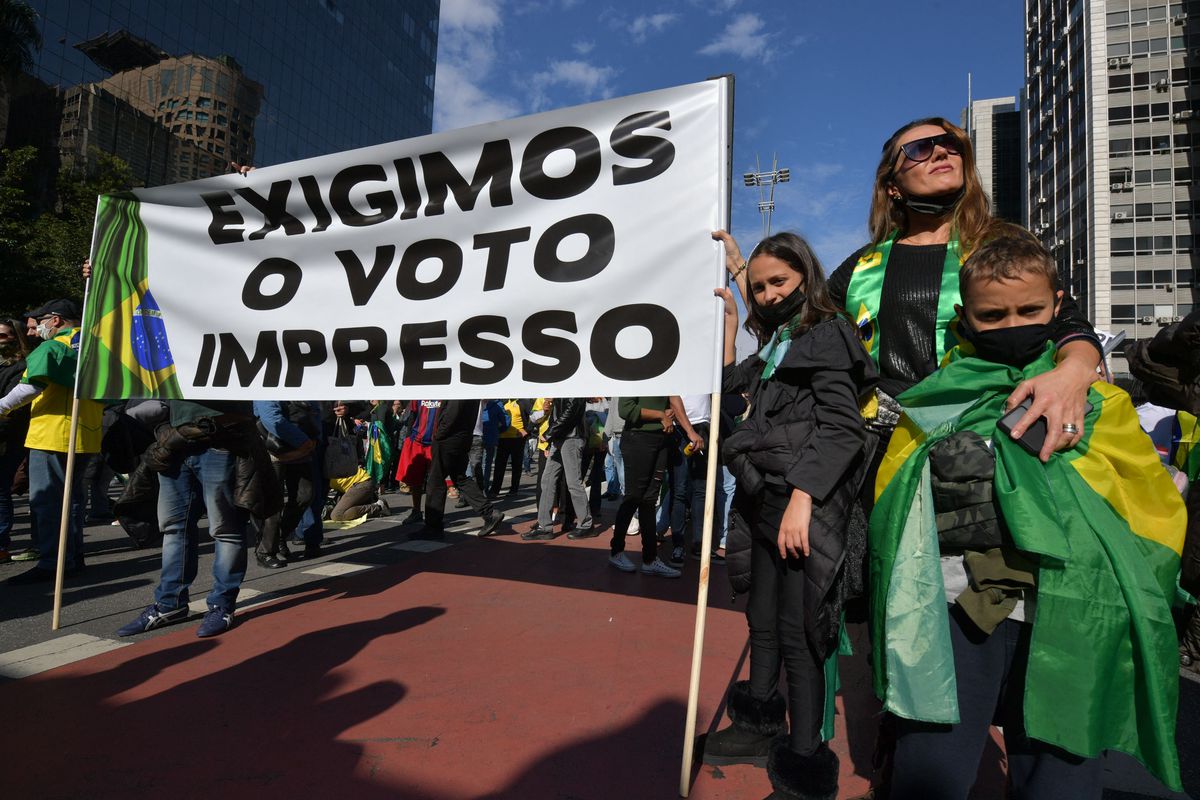 El ministro de Defensa de Brasil pide acceso a los códigos secretos de las urnas electrónicas