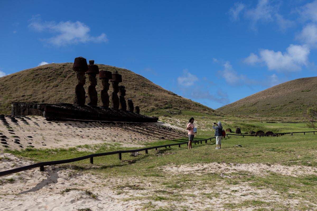 El primer viaje a la Isla de Pascua tras la pandemia: “Estábamos mal, el turismo nos cegó”