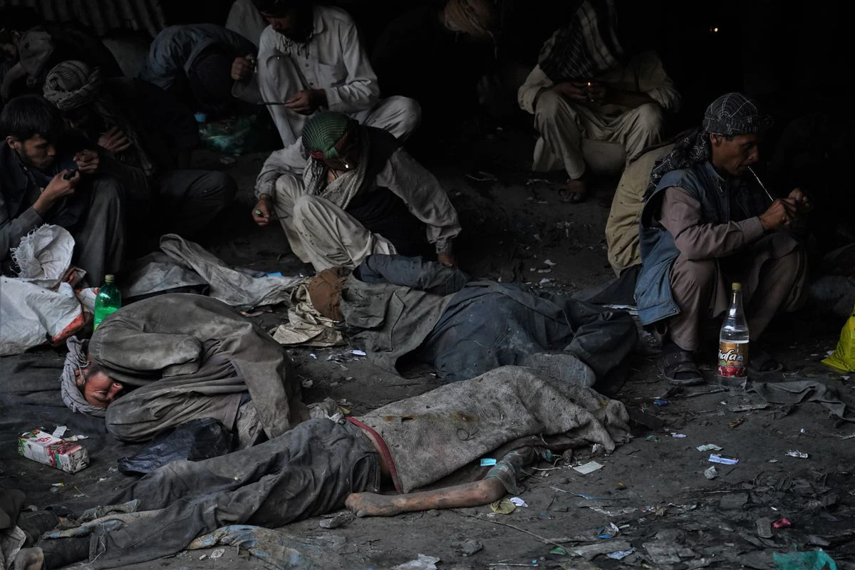 El último infierno de Kabul: el puente de los drogadictos