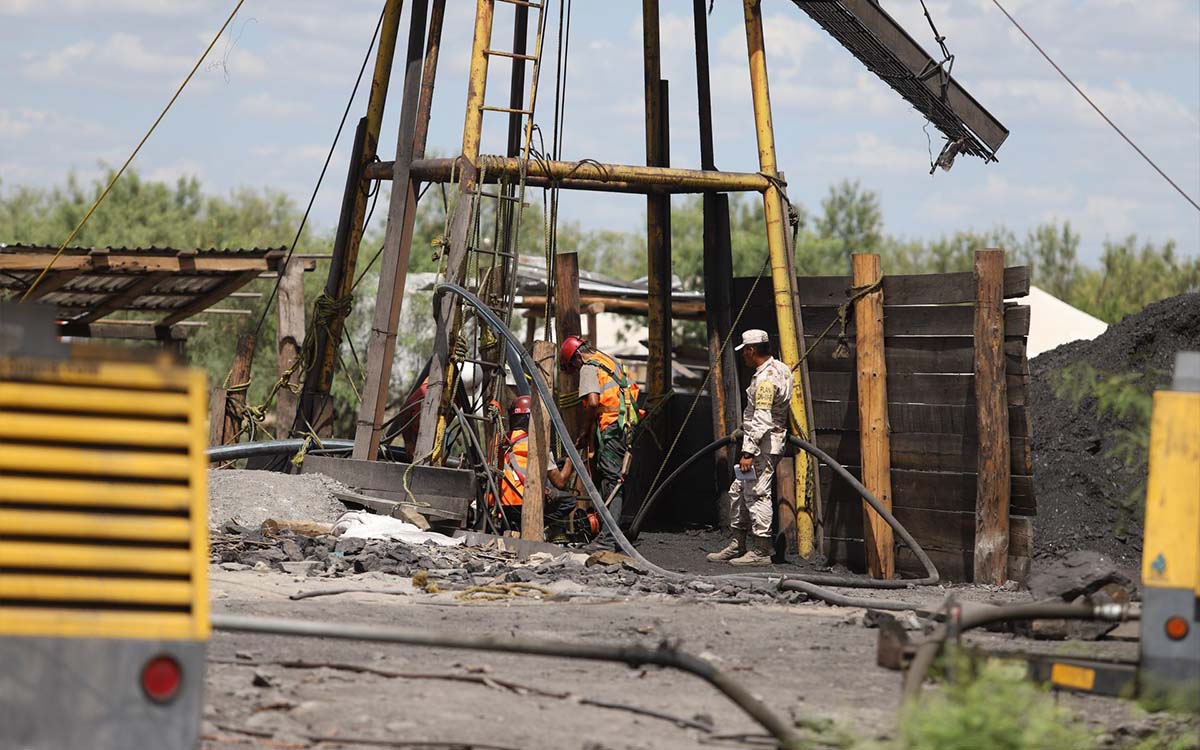 Extraen 97% del agua en mina de Coahuila y retiran obstáculos; alistan ingreso de rescatistas