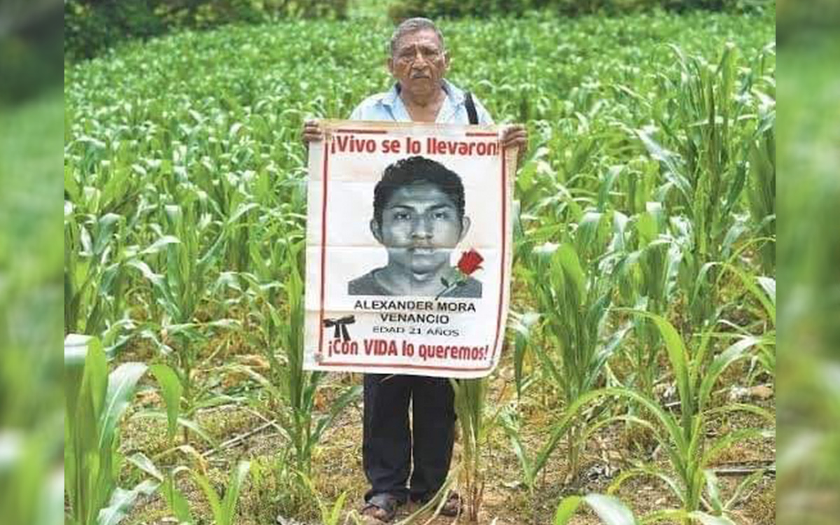 Fallece 'Don Cheque', padre de Alexander Mora, uno de los 43 jóvenes normalistas desaparecido en Ayotzinapa