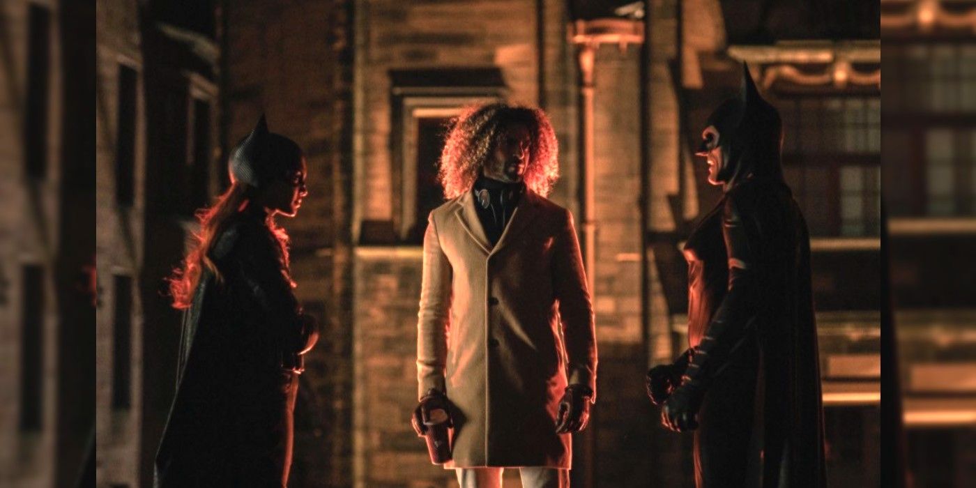 Foto de la película Batgirl muestra al Batman de Michael Keaton con Barbara