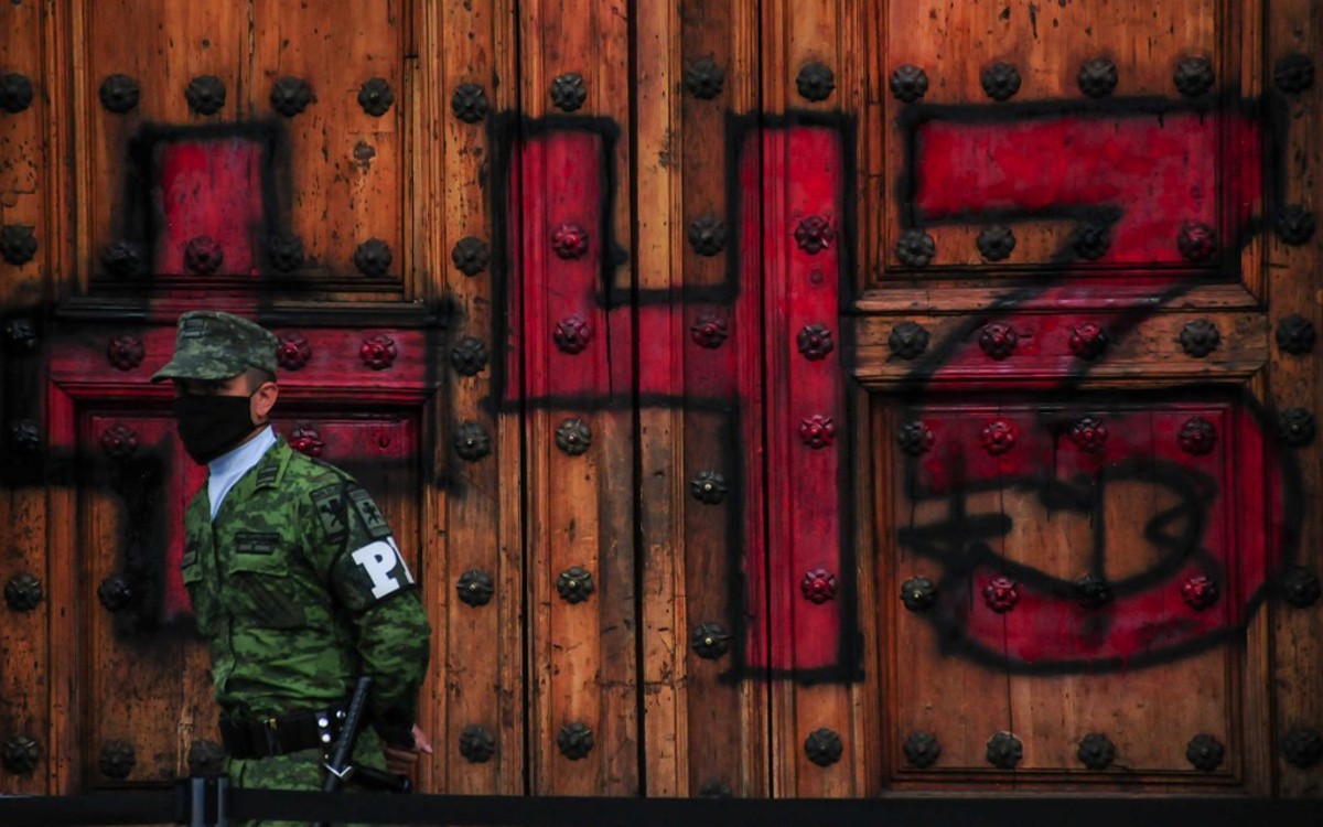 Giran 83 órdenes de aprehensión por caso Ayotzinapa; 20 son mandos militares