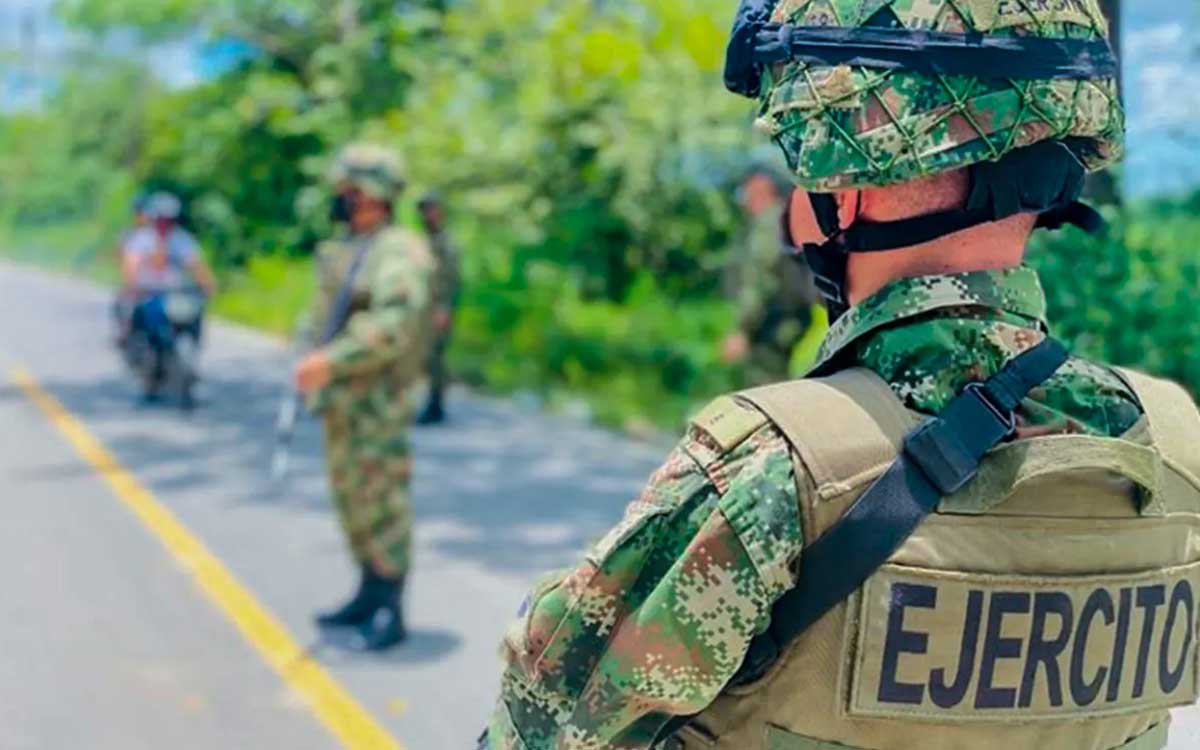 Interpol emite ficha roja para detener a coronel colombiano por el asesinato de tres jóvenes