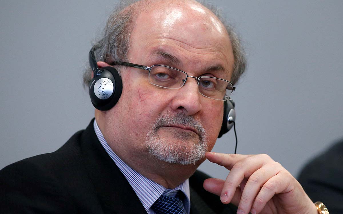 Irán niega cualquier vínculo con el atacante del escritor Salman Rushdie