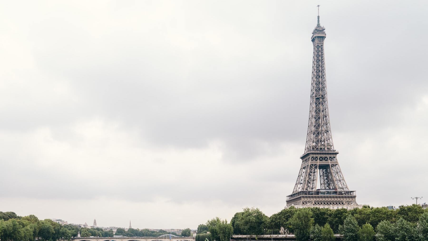 La Torre Eiffel es más alta en verano: esta es la razón