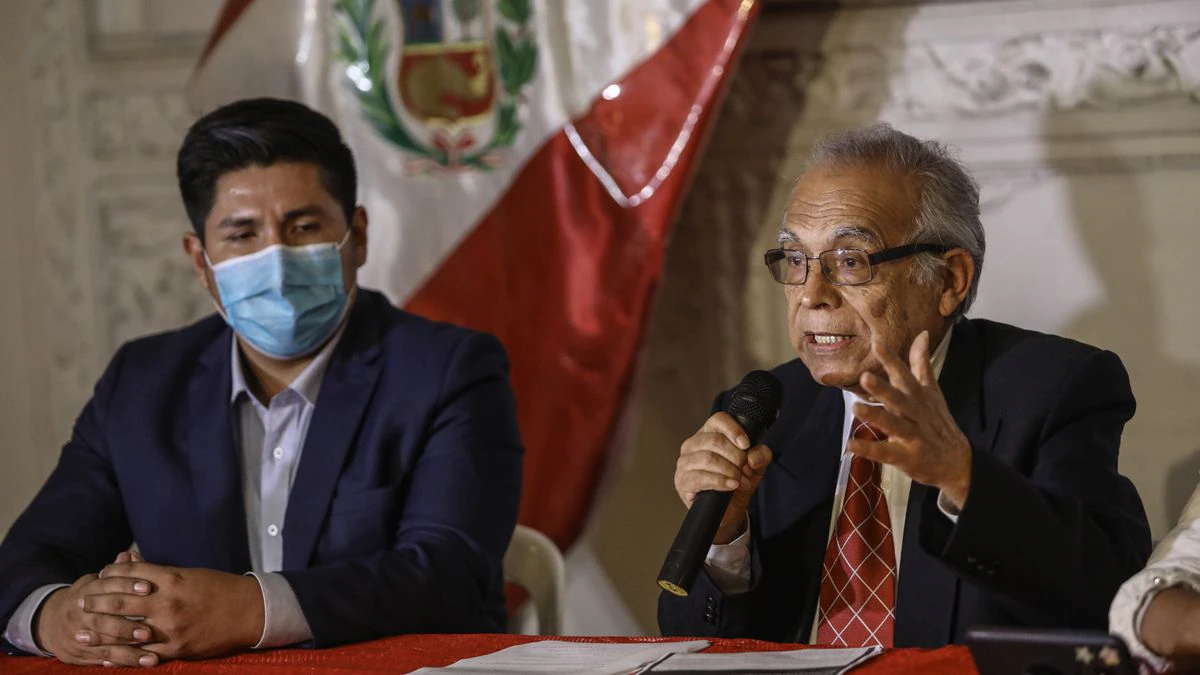 La dimisión del primer ministro peruano ahonda la crisis del Gobierno de Pedro Castillo