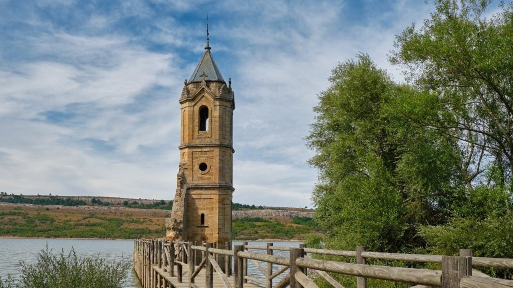 La iglesia española sumergida en un pantano que tienes que visitar