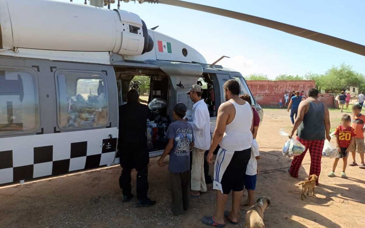 Llevan víveres en helicóptero a zonas incomunicadas en Sonora, tras fuertes lluvias