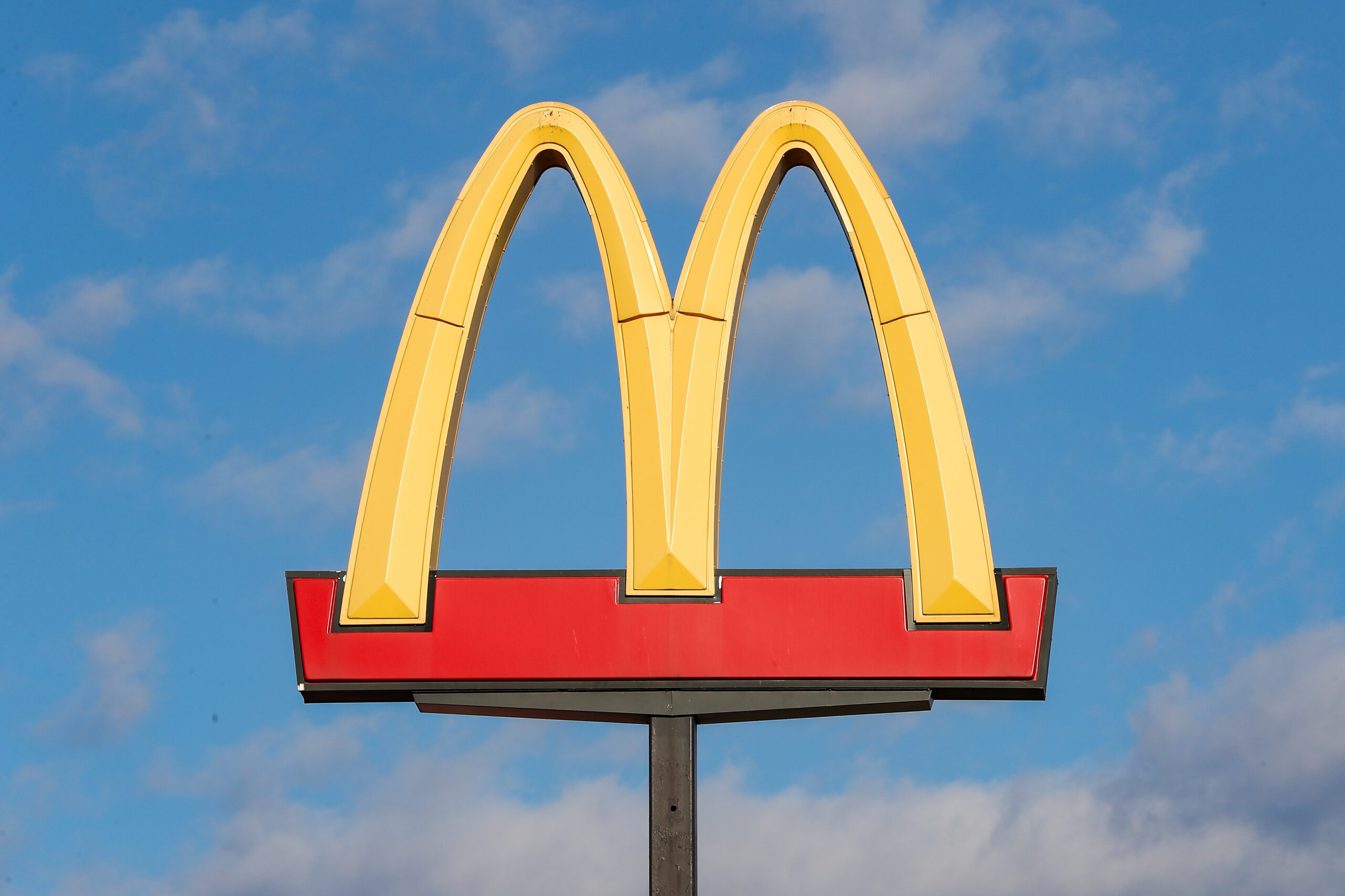 McDonald’s vuelve a Ucrania: reabrirá algunos de sus restaurantes