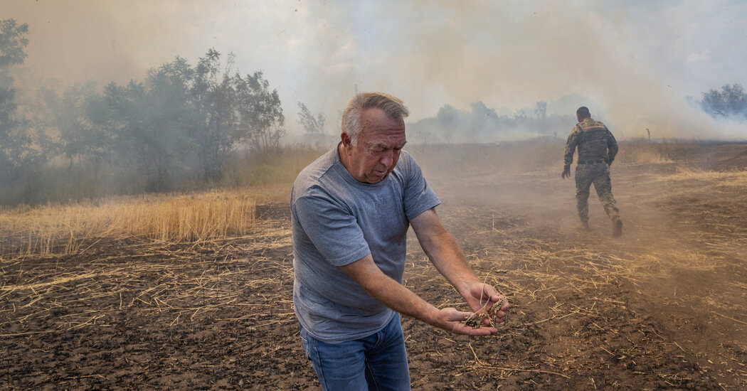 Minas, incendios, cohetes: los estragos de la guerra atormentan a los agricultores de Ucrania