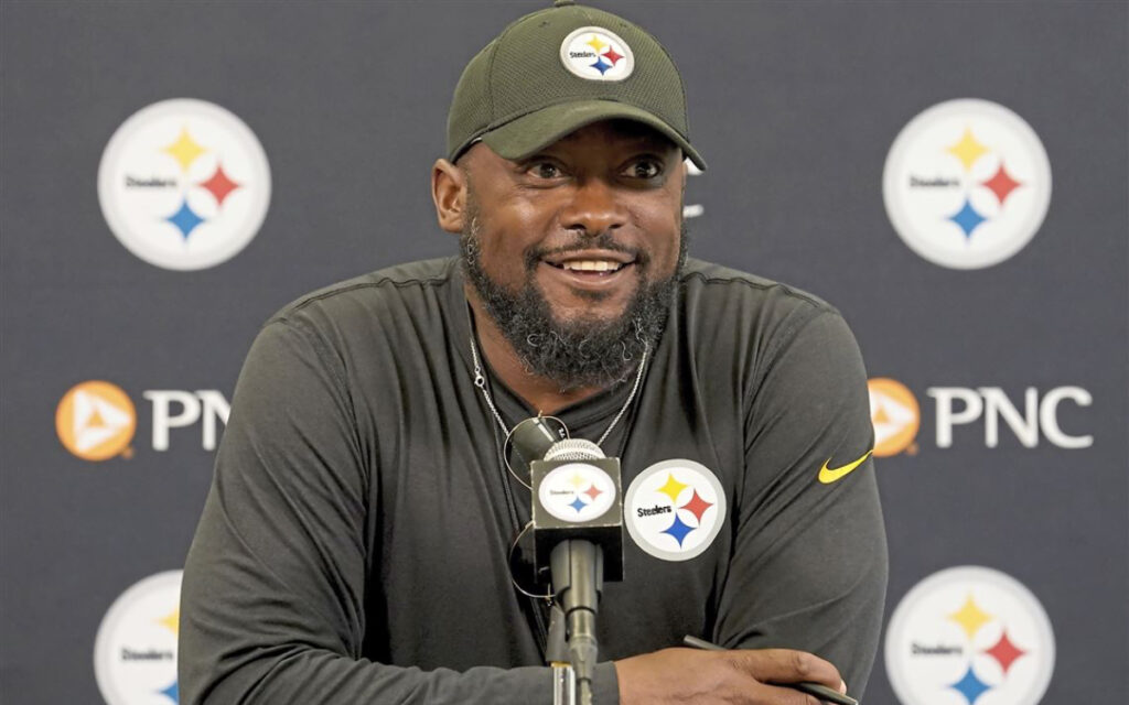 NFL: Mike Tomlin, entrenador de los Acereros, invita a niños que vio peleando en la calle a entrenamiento | Video