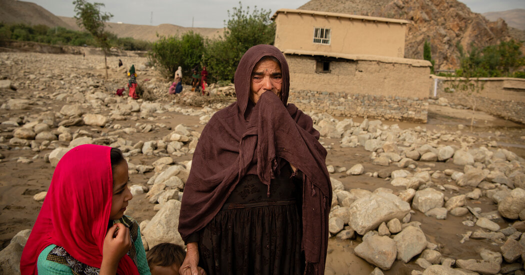 'No me queda nada': las inundaciones se suman a las crisis de Afganistán