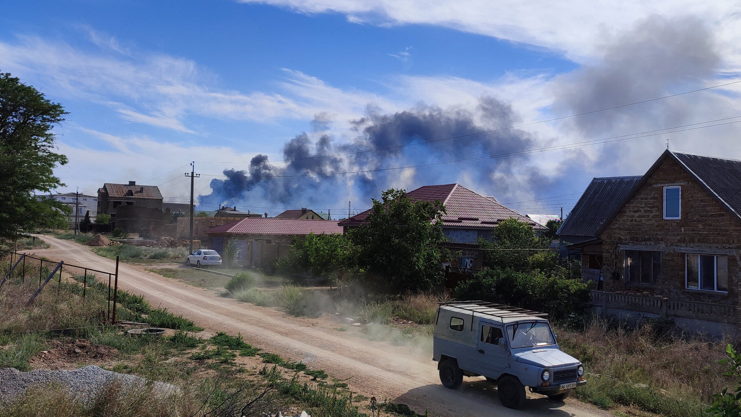 Noticias de la guerra de Ucrania: los daños en las explosiones de la base aérea parecen ser peores de lo que Rusia afirmó