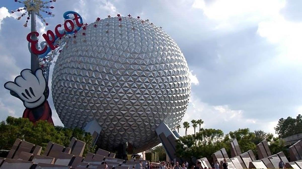 Nueva mirada a la construcción de Walt Disney World EPCOT desde monorraíl