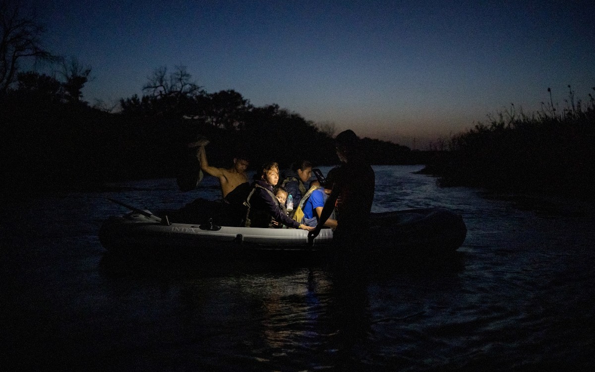 Patrulla fronteriza de EU recupera los cuerpos de tres migrantes en Río Bravo