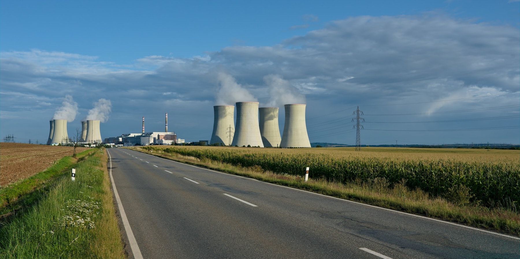 Por qué el mundo debería usar más energía nuclear (y por qué no)