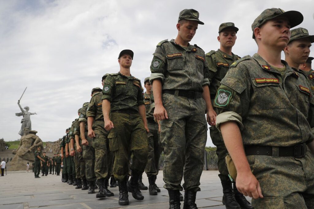 Putin ordena incorporar más de 130.000 militares nuevos a su ejército tras seis meses de guerra en Ucrania