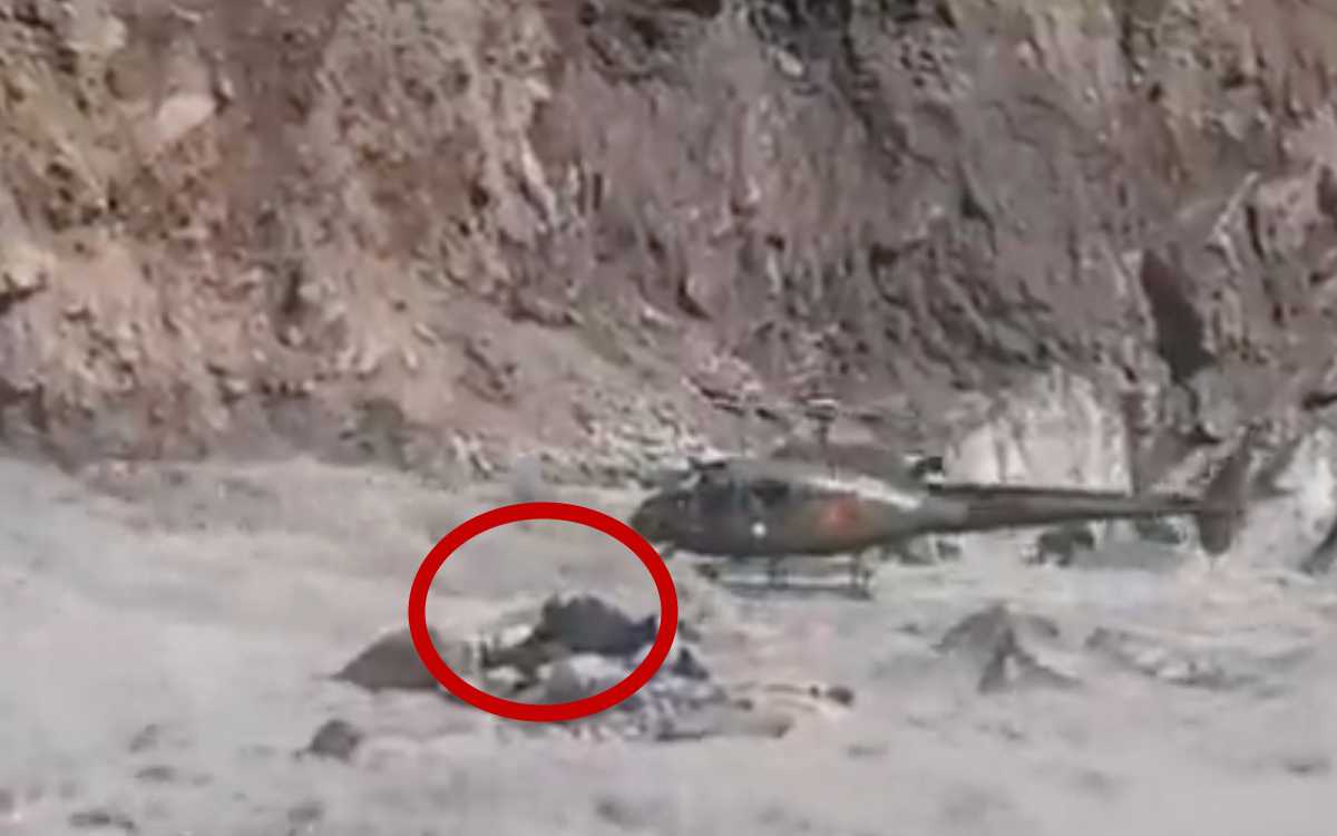 Rescatan en helicóptero a niño atrapado en caudal fuera de control en Pakistán | Video